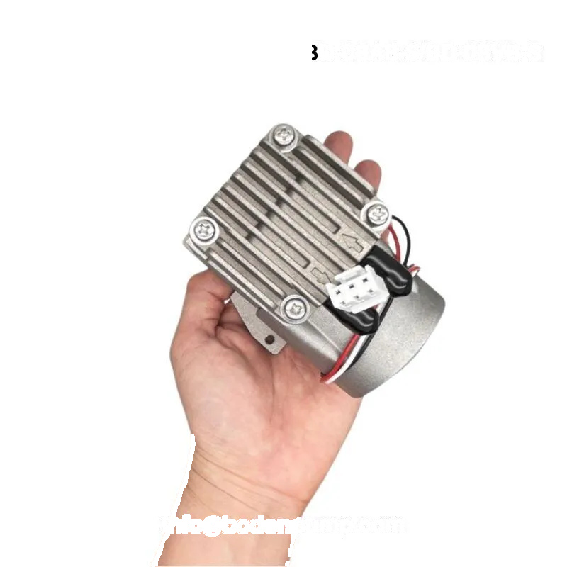 Compact OD-08AB-S OD-08VB-S 24V swing piston air compressor held in one hand